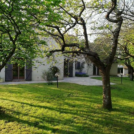 Karmel Avenue Des 2 Chateaux Guermantes Exterior photo